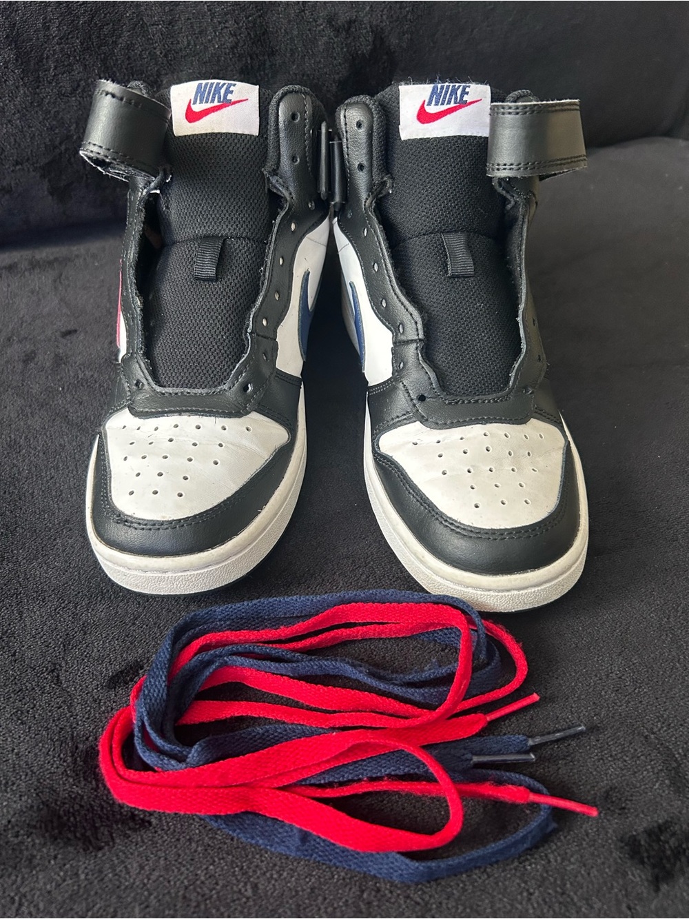 Nike High-Top Sneakers in Black & White,Blue-red Nike Logo with Red/blue Laces